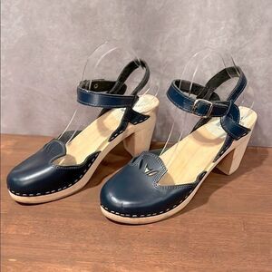 Maguba Navy wooden leather clog heels size 40 / US 10